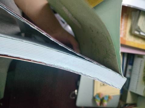 Sách nội dung ổn nhưng đóng giấy lỗi hết, trang ngắn trang dài còn canh chưa đều, trang ko được tách, cắt rất ẩu!!! 
Mang đi tặng mà giờ đành để lại, tôi đề nghị được đổi cuốn mới