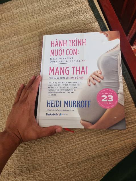 Sách khá lớn, và đầy đủ các nội dung, khá là hữu ích cho mình. Nhưng mà cái voucher của shop cho 1 có 1 ngày để sn sao sn lựa sách kịp, biết là có thời hạn gần nhưng shop nên để thgian lâu xiis khoảng 30 ngày để có thgian suy nghĩ ủng hộ shop nữa chứ. Nhận hàng ngày 14 mà ngày 15 hết hạn rồi