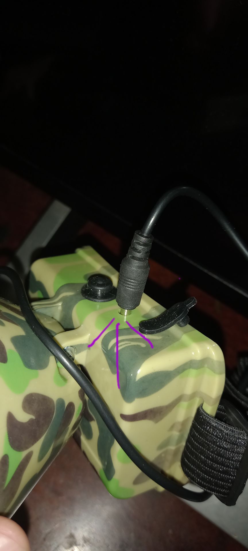 vừa nhận hàng. Cắm sạc vào đèn KHÔNG KHÍT. Lấy tem rạng đông dán vào cũng ko ngay ngắn  Thất vọng mua online vừa nhận hàng. Cắm sạc vào đèn KHÔNG KHÍT. Lấy tem rạng đông dán vào cũng ko ngay ngắn  Thất vọng mua online