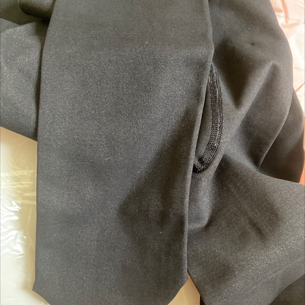 Đẹp bên trong có lót da tạo hiệu ứng thật chân.
dày dặn sẽ mua lại