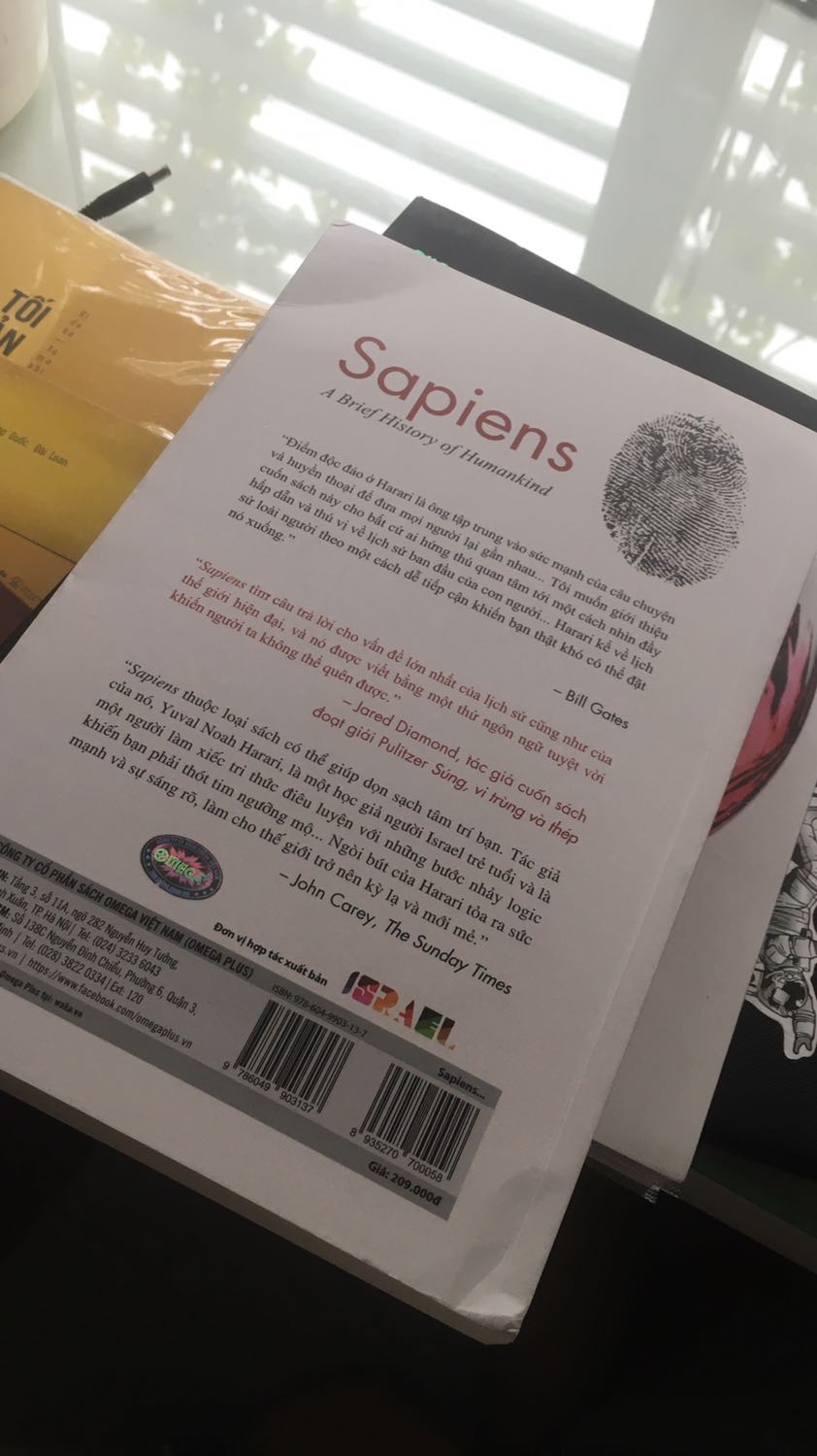 Tiki vận chuyển rất cẩu thả, chỉ để hai cuốn sách vào hộp mà không dùng bubble wrap làm sách mình bị gập góc hết cả