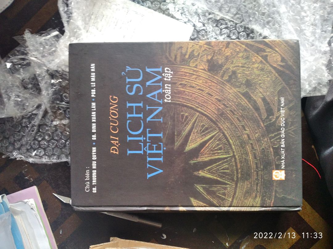 chất lượng sáchtoots đầy đủ nội dung shop đã bọc chống sốc giúp mình nên khi vận chuyện sách chị bị hỏng có một tý cảm ơn shop nhiề