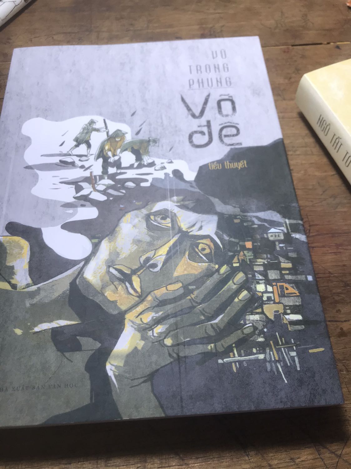 Mình mua 3 quyển lần này thật sự quyển nào nhìn cũng đẹp luôn. nội dung chắc chắn sẽ gây