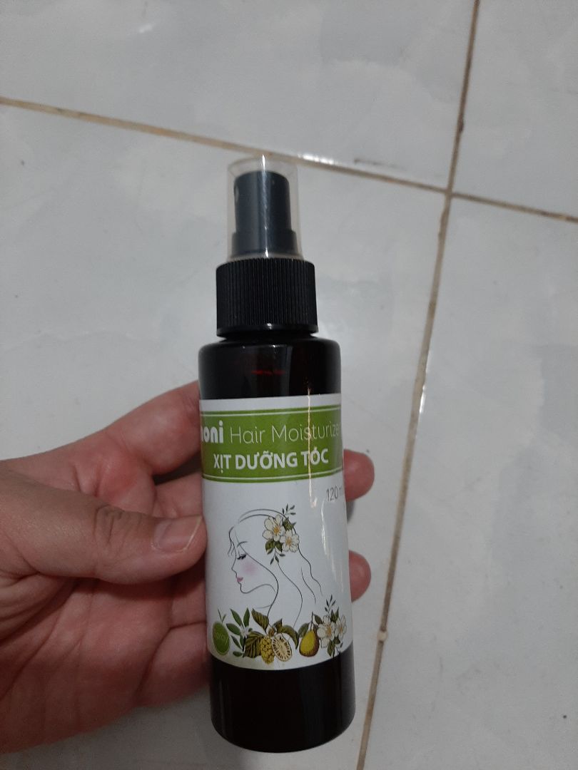 khi xịt lên tóc cảm giác mùi hoa nhài thoang thoảng rất thích luôn. tóc mềm mại suôn mượt khi sử dụng sản phẩm này