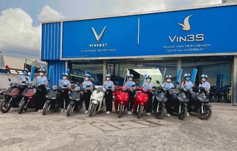 Hàng y hình, chất liệu tốt, giao hàng tương đối nhanh, mong là sẽ sử dụng bền và lâu dài,
📣CHÍNH SÁCH THUÊ PIN VINFAST
Bao trọn chi phí cho mọi hành trình!

Dù nhu cầu di chuyển nhiều hay ít, VinFast đều có giải pháp thuê pin tiết kiệm và phù hợp nhất dành cho bạn:

1️⃣ Gói thuê pin linh hoạt
Chỉ từ 189.000 VNĐ/tháng cho quãng đường 500 km, thoải mái đi làm hàng ngày và vi vu quán quen cùng bạn bè.

2️⃣ Gói thuê pin cố định
Từ 350.000 VNĐ/tháng cho hội “ưa xê dịch” thỏa sức lướt đến mọi nơi với quãng đường không giới hạn.

Lướt tay ga thỏa thích với chi phí tối ưu cùng VinFast! Xem chi tiết tại đây: https://bit.ly/XMDVinFast 
-------
VinFast - Cùng bạn bứt phá mọi giới hạn
Hotline: ***
Website: https://vinfastauto.com/
#VinFast #XeMayDien
#xmdvinfast #pinlfp