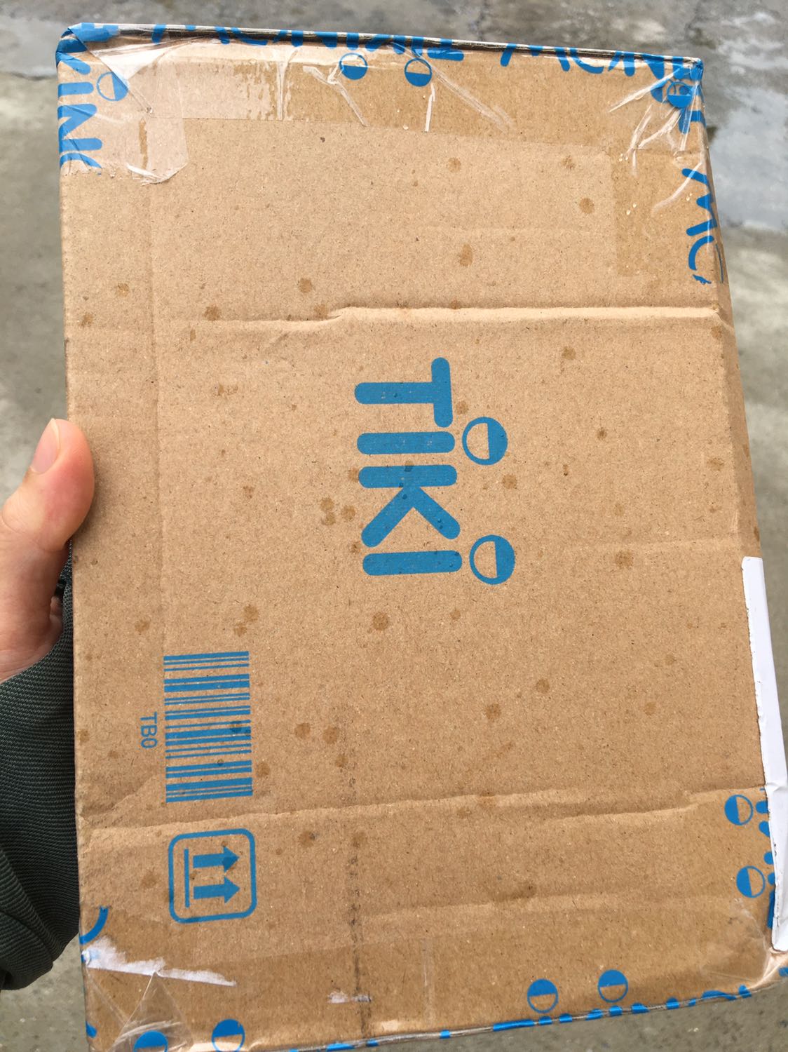 Trước đây mình là người ít khi đọc những cuốn sách như thế này, thời gian rảnh chủ yếu là xem phim , lướt ***.... 
Từ khi gia nhập Tiki , mình mua khá nhiều sách về đocj trong thời gian rảnh. Tiki sách đẹp , gói hàng khá xịn xò, giao hàng thì cực nhanh, còn trước cả ngày dự tính giao.
Còn về nội dung, bình thường mình sẽ đọc trước rồi sẽ quay lại review sau. Nhưng lần này mình sẽ viết đánh giá về chất lượng sách và giao hàng của tiki đã. Nội dung thì m có đọc qua đánh giá của mn rồi  thì thấy mn review đây là cuốn sách đáng đọc, riêng cái tiêu đề cũng thu hút rồi. Đừng làm việc chăm chỉ mà hãy làm việc thông minh.
Mình sẽ quay lại review sau khi đọc xong nhé