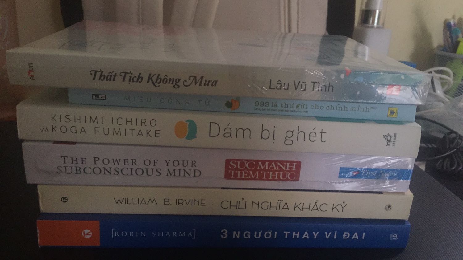 Cuốn sách cuối cùng review trong đợt săn sale hội sách tiki! Tất cả chỉ 10k thuii! Kèm phí ship nữa cũng quá rẻ cho một cuốn sách. Ham rẻ nên mua về đọc dần á. Tiki mà còn sale là mình còn muốn mua nhiều nhiều nữa! Chất lượng sách sale thì xịn khỏi nói, bọc cẩn thận, giao hàng cũng nhanh vì mình ở nội thành HN. Sẽ tiếp tục ủng hộ TiKi!