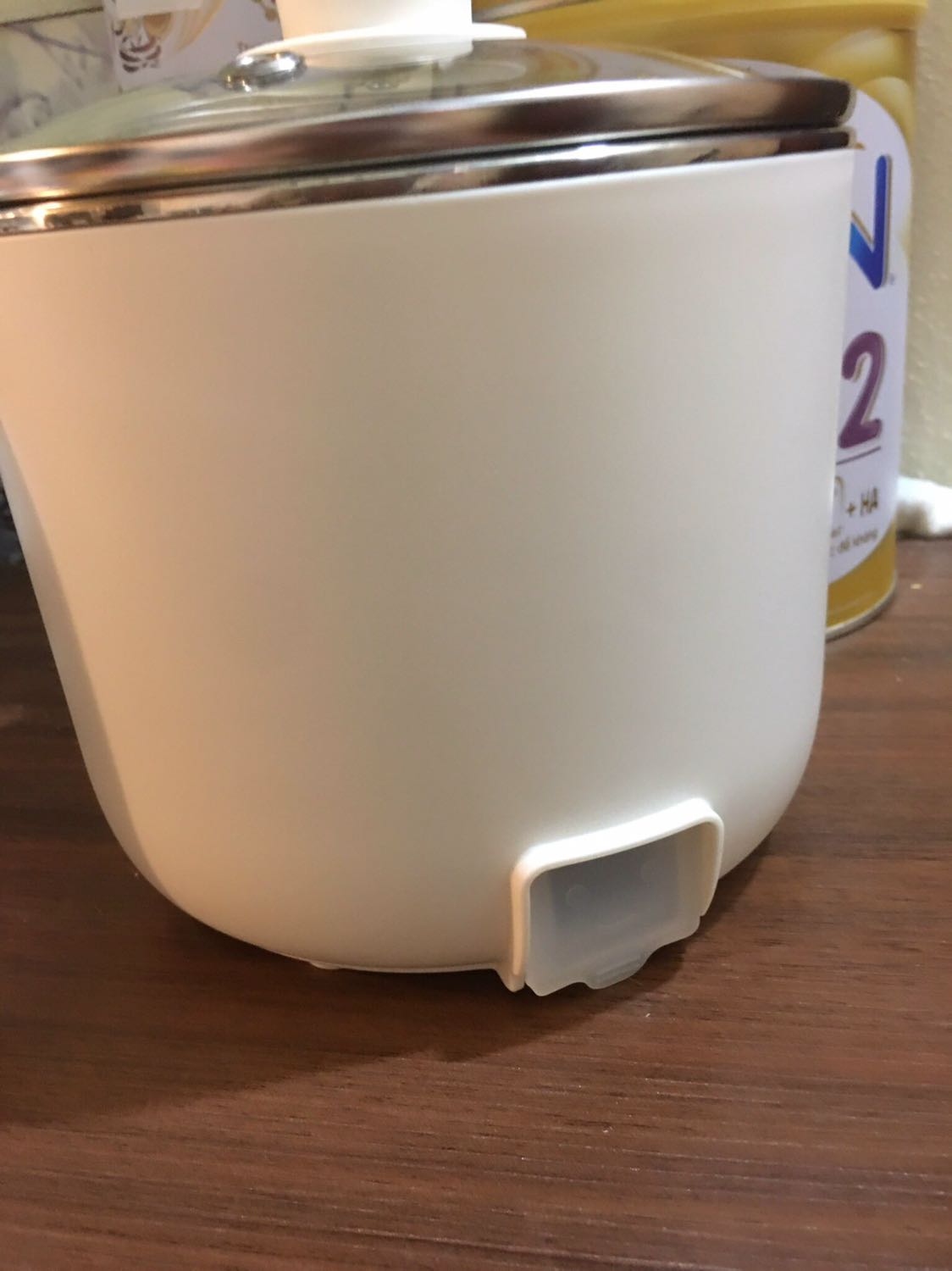 Sản phẩm nhỏ gọn đẹp, giá tiền hợp lý, lòng nồi là inox không gỉ bóng loáng, thiết kế tuy đơn giản nhưng tỉ mỉ sang trọng ko màu mè như các hãng khác. Trước khi đặt cũng tham khảo rất nhiều hãng nhưng tình cờ thấy được sản phẩm này của hãng, cũng hơi lăn tăn vì sản phẩm thấy mới đăng bán nhưng đọc mô tả sản phẩm thấy phù hợp với nhu cầu của mình và hơn nữa là giá thành tương đối ổn so với mặt bằng chung lại còn được bảo hành 12 tháng lận nên rất là yên tâm luôn. Khi nhận hàng thì thấy rất ưng ý vì đẹp hơn mình nghĩ ^^ *** nồi còn có tem bạc chống hàng giả rất uy tín luôn