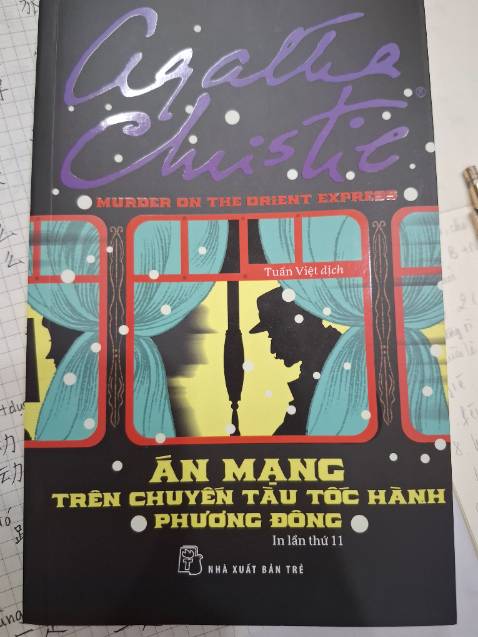 Giao hàng nhanh, đóng gói cẩn thận. Cuốn tiểu thuyết đầu tiên mình đọc của Agatha Christie, rất ấn tượng, lôi cuốn, plot twist không ngờ luôn =))). Vụ án tàu tốc hành là iconic rồi nên rất đáng đọc nhé