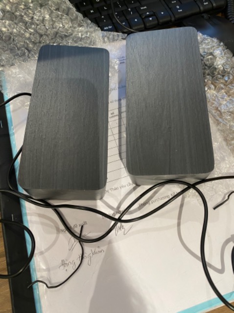 Giao hàng nhanh trong nội thành hcm. Shop có xuất hoá đơn. Còn chất lượng sử dụng lâu chút mới đánh giá dc.hi vọng sử dụng ổn.máy vừa có thể cắm trực tiếp sd or dùng 4 pin 3A. Máy chỉ có cap nên nếu mún dùng các bạn mua thêm củ sạc nhen. Vẫn để đánh giá 5* trc cho shop.