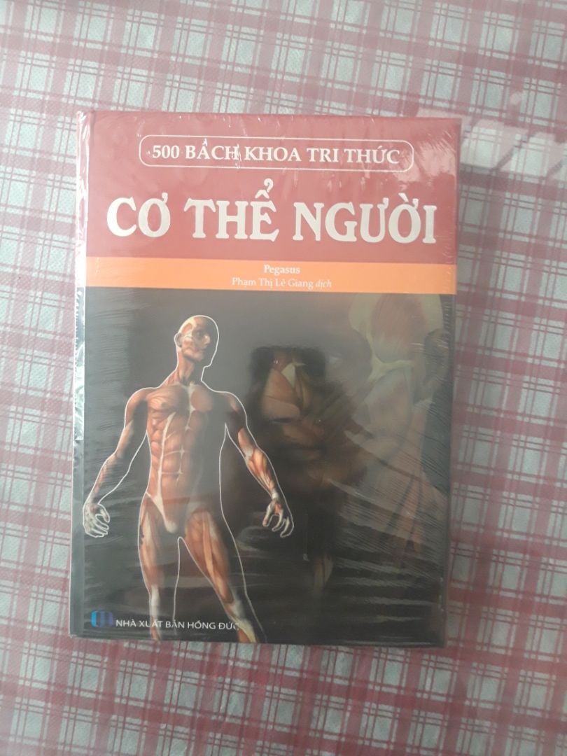 sách đc bảo quản tốt. chất lượng giấy dày và màu đẹp. chữ to rõ nét. đáng tiền mua !