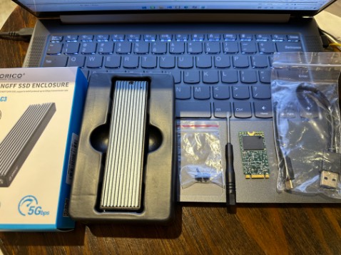 Hoàn thiện tốt, kèm đủ phụ kiện để tự thao tác.