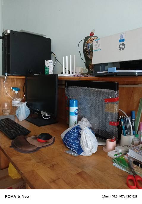 Mình đã xịt thử, mùi tạm được, nhưng thiết kế đầu xịt hơi cứng và khó dùng