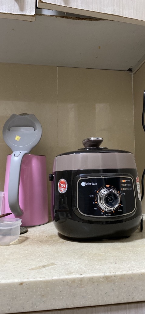 Nấu mềm, nhỏ nhắn xinh xắn dễ thương, dễ nấu, tiện lợi hơn nồi bếp ga nhiều
Trời ơi nhưng k ngờ nồi nhỏ xí, nhà m 2 ng lớn 2 bé nhỏ nấu đầy nồi mới đc 1 bữa, đc 1,5 tô canh
Nồi 2.5L mà bằng cái nồi cơm 1L thui à