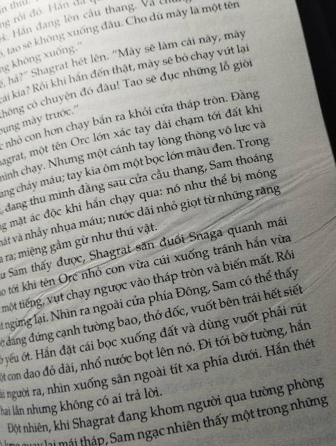 Trong cách có những từ như "những vì vua", "những vì chúa" không rõ là do đánh máy sai hay là đúng như vậy. Giấy cũng vó 3 tờ bị nhăn.
