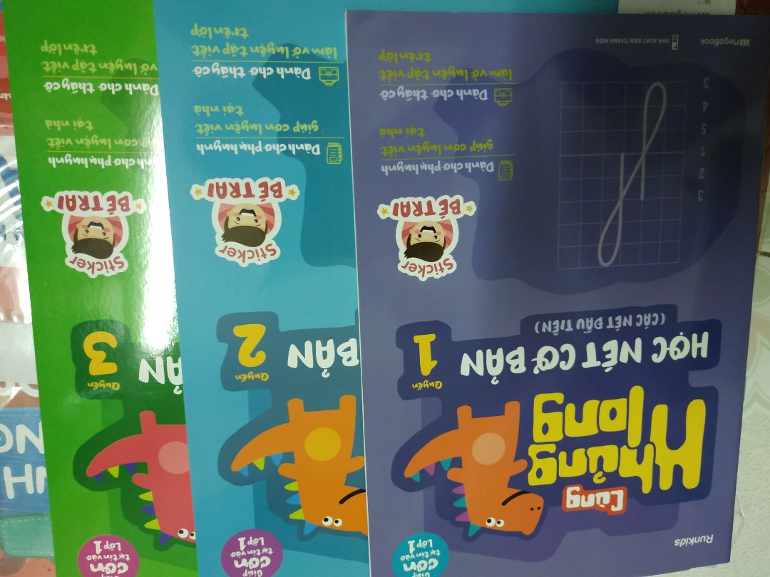 Giao hàng nhanh, đóng gói chắc chắn. Sản phẩm phù hợp giá tiền. Có phần stickers rất hay.