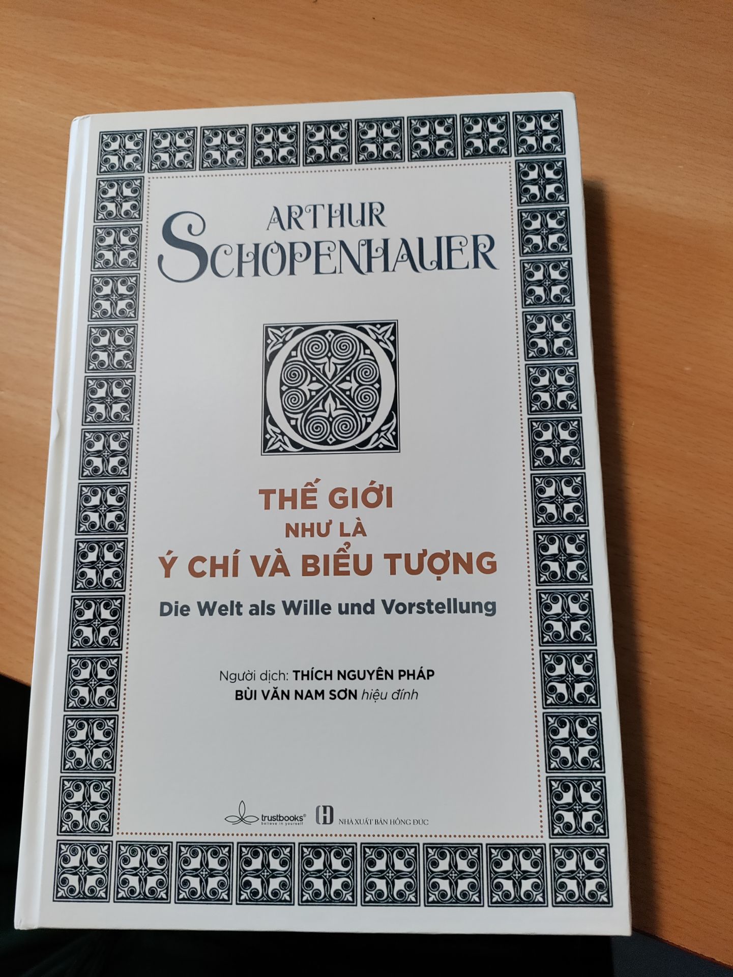 Có thầy BVNS tham gia hiệu đính nên yên tâm về bản dịch. Cảm thấy giấy in tốt.