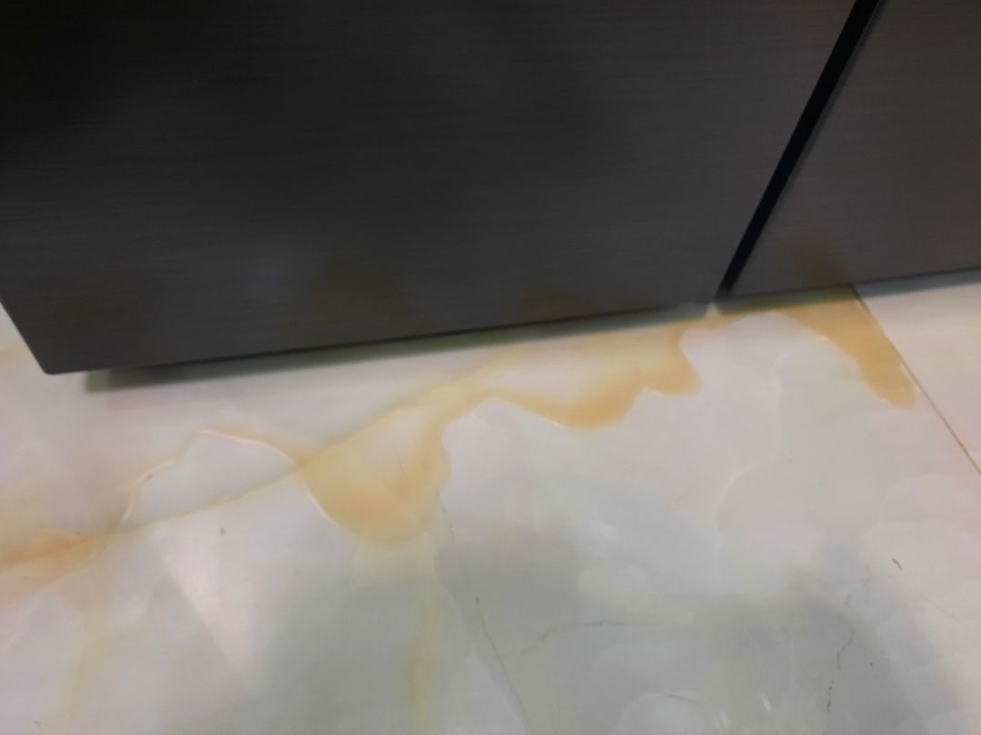 Mới cắm buổi tối, sáng ra là 1 đống nước. Haizz, Tiki đổi cái khác giúp mình với.