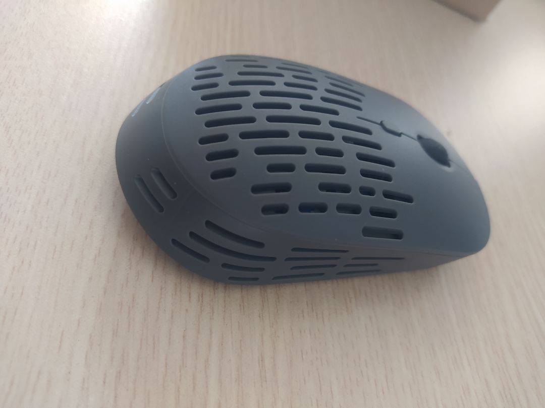 giao hàng nhanh. đóng gói hàng cẩn thận.
hàng chính hãng nhìn nhìn rất ưng, đẹp, chắc chắn. dùng mượt, nhanh