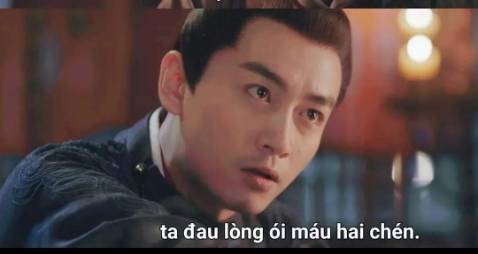 Lời thì thầm xen lẫn tiếng cười. Và một nụ hôn ngọt ngào rơi trên trán anh khiến anh nhầm lẫn lời thì thầm đó là thật.