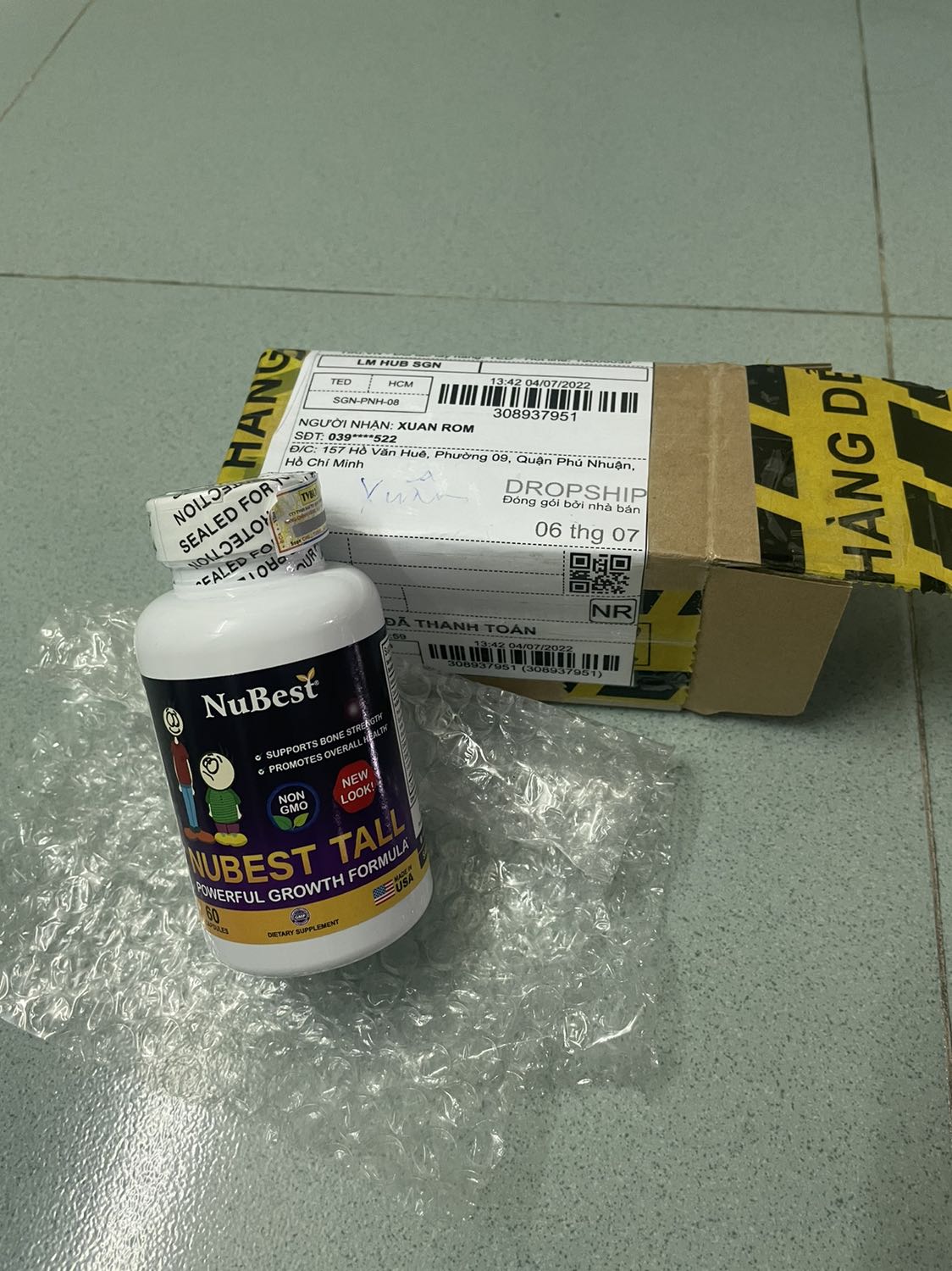 Không có gì lạ khi NuBest Tall được bán trên 118 quốc gia và nhận được nhiều đánh giá tích cực vì sản phẩm này thật sự rất hiệu quả. Con trai tôi hiện tại 15 tuổi đã cao 1m71, con gái 11 tuổi cao 1m45, cả hai đứa đều đã uống NuBest Tall được 2 năm nay. Vợ chồng tôi sẽ tiếp tục cho các con uống đến năm 18 tuổi để có được chiều cao thật tốt.