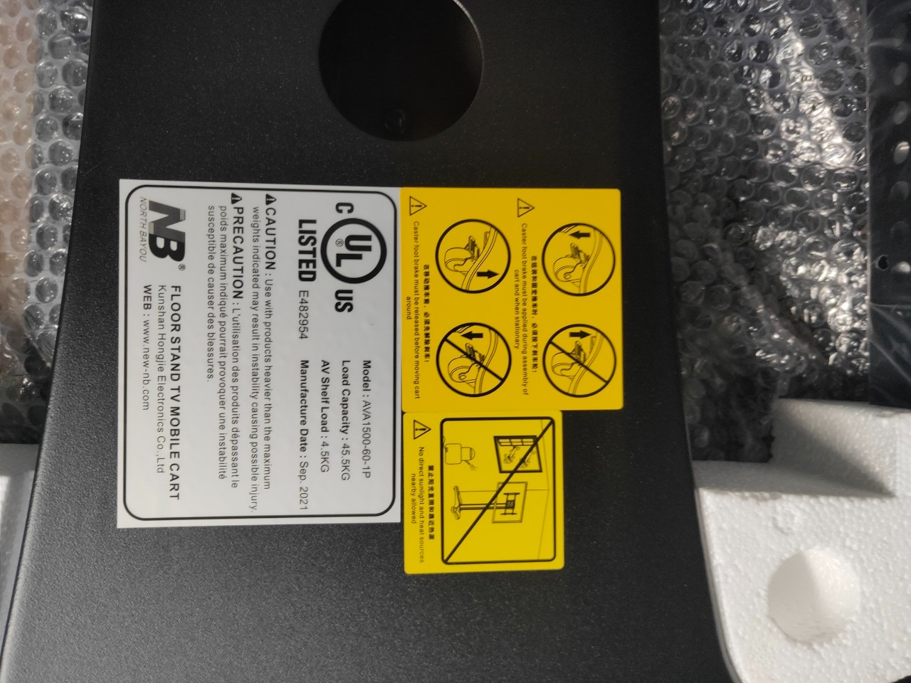 Nhìn chung sản phẩm tốt, nhưng không thấy có phần che đầu ở bên trên tivi. Có gọi tư vấn và chat shop nhưng đợi hơi lâu