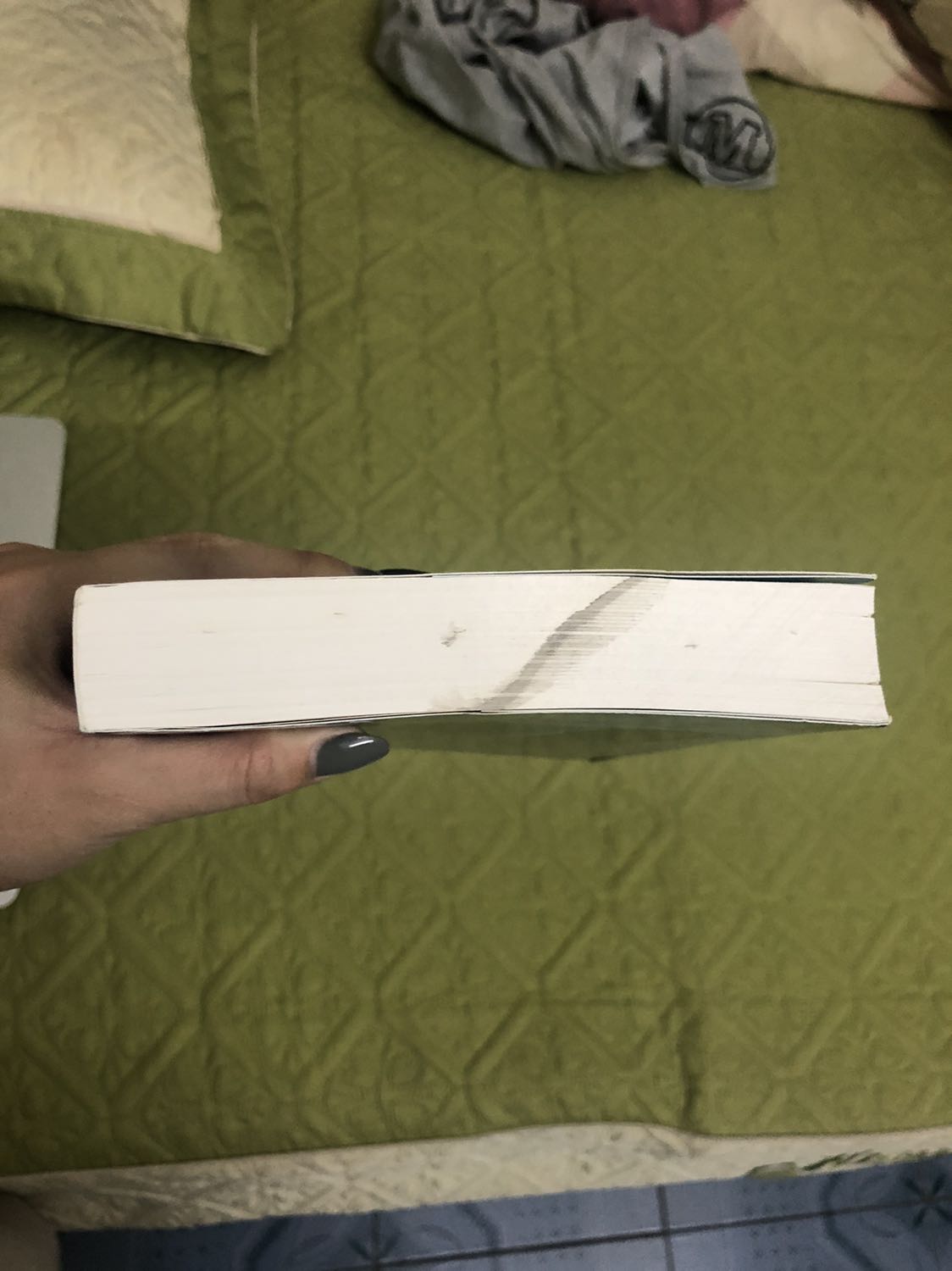 Sách đẹp, chất giấy tốt, giao hàng nhanh, đóng gói tốt. Nhưng mình rất coi trọng hình thức sách nên mình cho 4,5 sao ko có nên đánh 4 sao vậy. Chỉ có bị mỗi một chỗ thôi còn lại sách rất đẹp