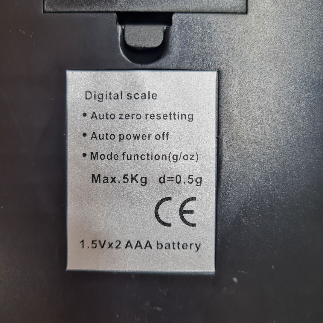 Tôi muốn trả lại hàng vì sản phẩm không giống như shop đã đăng. Tôi cần loại cân tới 0.1g đã nhắn tin hỏi kỹ nhưng shop giao hàng không giống ảnh, cũng không cân được tới 0.1g như tôi cần.