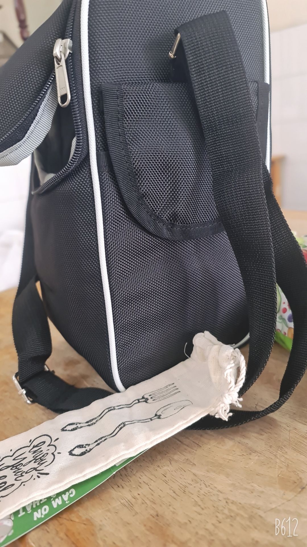 Túi giữ nhiệt tiện lợi, đúng như mình mong đợi. Vote 5 * plussss luôn. Vải bố đẹp + đường chỉ siêu chắc chắn.