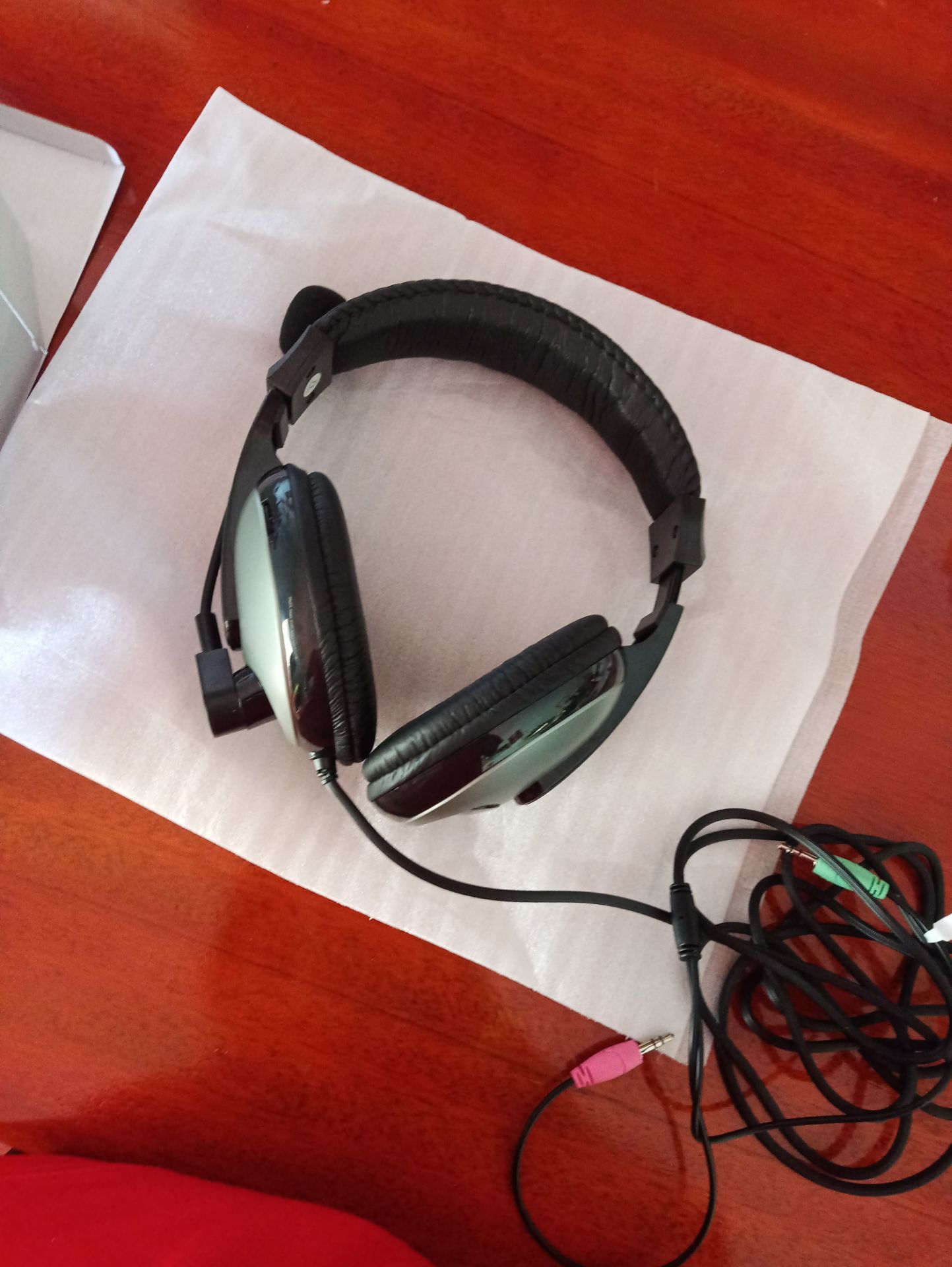 giao hàng nhanh, nhưng tiếc là ko sd được cho điện thoại, muốn sử dụng phải mua dây chuyển thêm mà bằng giá đó thì mua đk nhiều loại phù hợp hơn. giao hàng nhanh, nhưng tiếc là ko sd được cho điện thoại, muốn sử dụng phải mua dây chuyển thêm mà bằng giá đó thì mua đk nhiều loại phù hợp hơn.