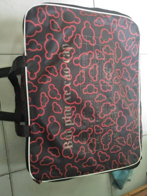 Đã nhận hàng rồi nhưng không thấy Tặng tinh dầu treo xe . Vậy có đúng như shop quảng cáo không đây ?