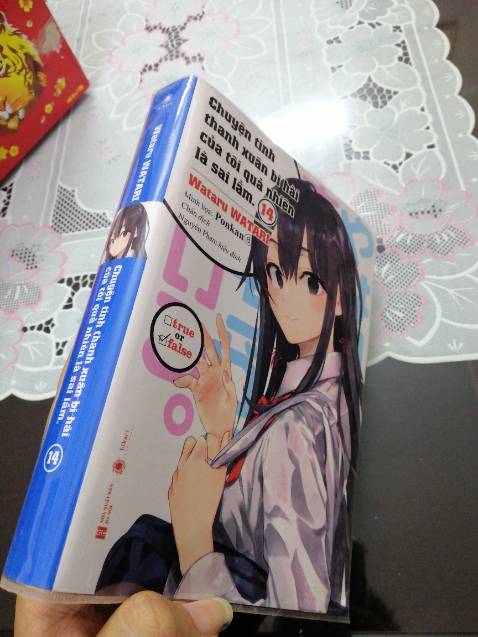 Sách ổn nhưng kiện hàng bị móp méo rất ko hài lòng, rút kinh nghiệm mua bản thường mới có bookcare nha các bạn