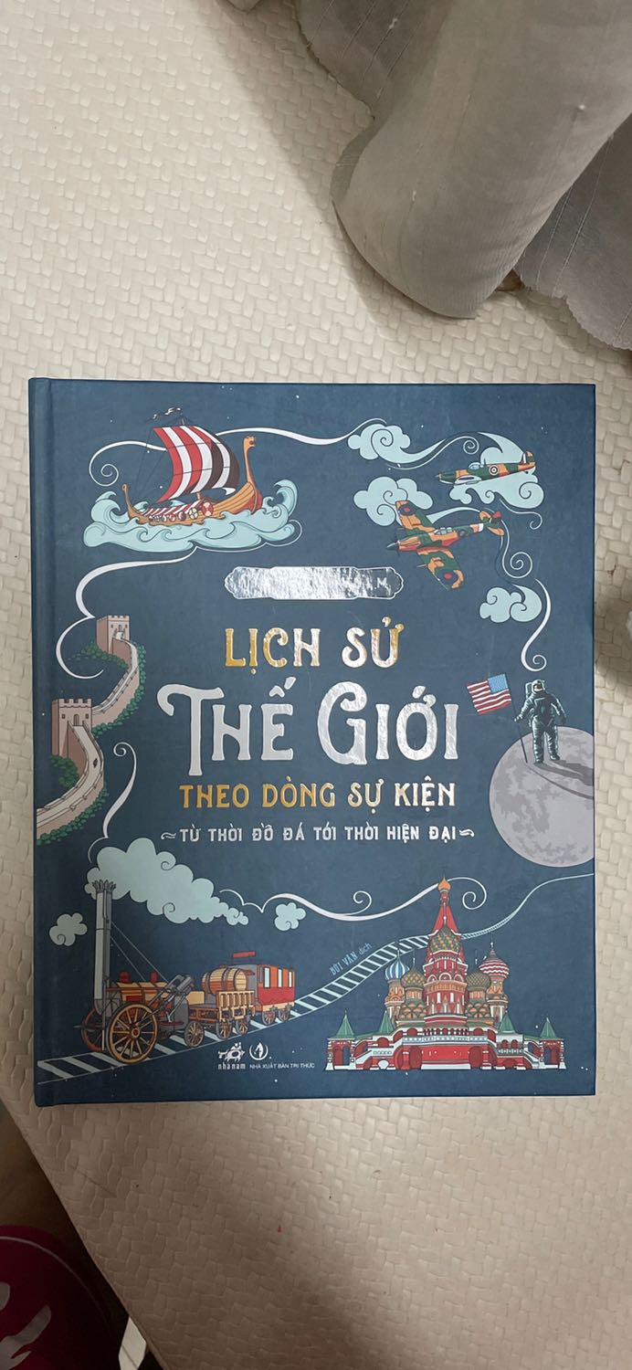 Sách tiki luôn rẻ, giao hàng lại nhanh nữa. Chỉ là có vẻ trong khi vận chuyển thì sách có bị méo 1 xéo ngày góc, nhưng chung quy vẫn đẹp, nội dung và hình ảnh bên trong đều rất sống động nhé.