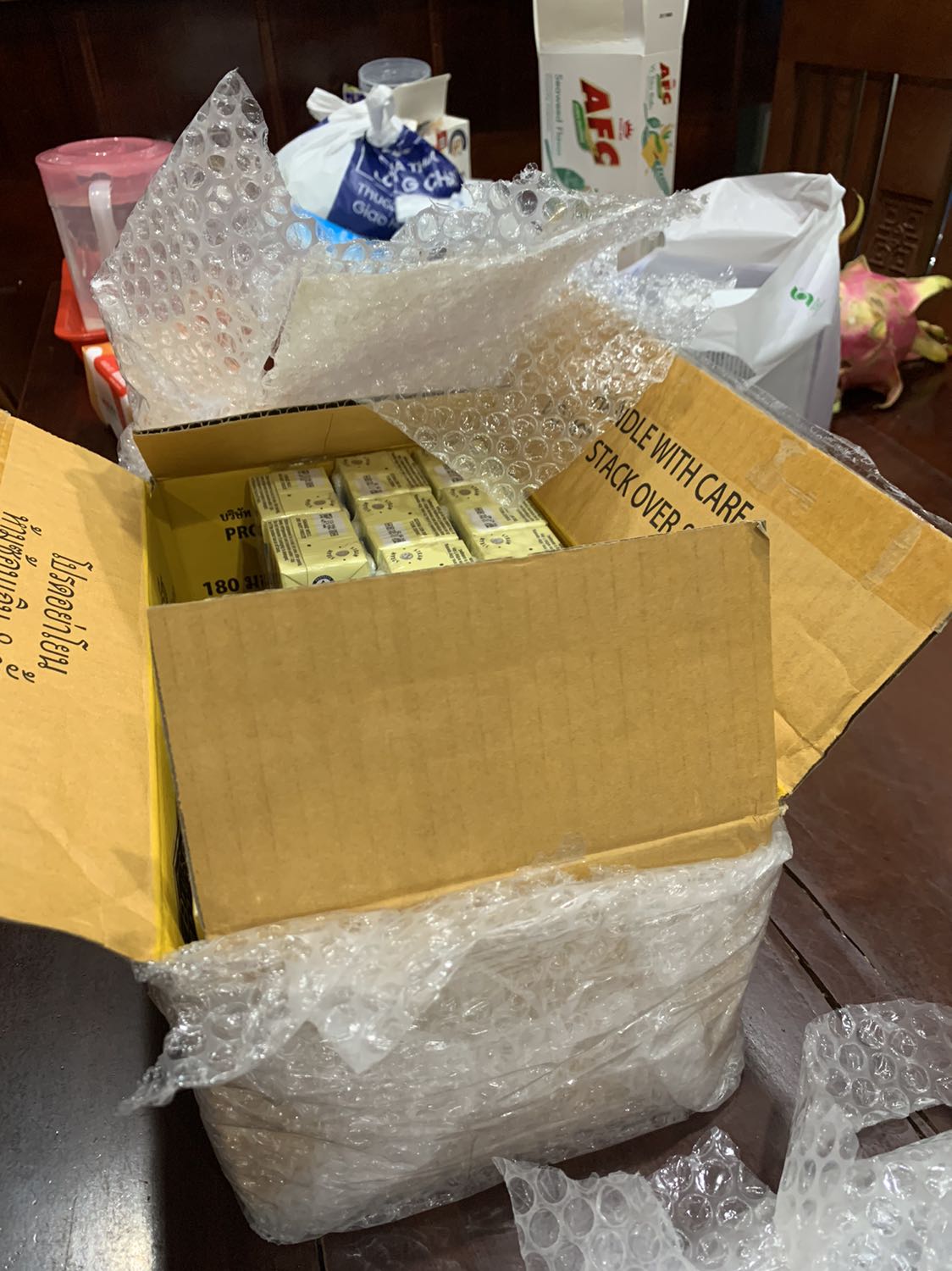 Giao không đủ số tiền đã đặt là 20 lốc (3hop/1 lốc); hàng nhận được chỉ có 6 lốc 3 hộp v 2 hộp lẻ