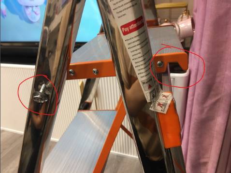 Vừa nhận lúc chiều, dùng đến lần thứ 2 thì rụng ốc và bị kênh phần bàn trên cùng