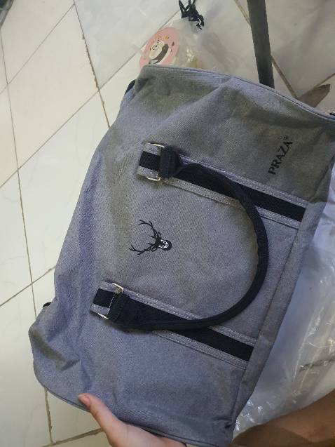 Túi chắn chắn. Đường may đẹp. Có ngăn để giày. Bên trong có ngăn nhỏ đựng đồ linh tinh. Nói chung là ổn. Nhưng nó hơi nhỏ so vs mình mong đợi.