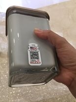 Mình mua sản phẩm tuy đóng gói rất kỹ nhưng khui ra thì miếng thủy tinh của hủ nến bị mẻ 1 miếng như kiểu nhà cung cấp cố tình giao sản phẩm lỗi cho khách hàng chứ ko phải lỗi vận chuyển, vì tiki đóng gói rất kỹ ạ.  Làm mình đang mong ngóng thì lại tuột mode lắm ạ. Tuy nhiên về kiểu dáng sản phẩm thì rất ok, mình chưa khui để đang phản hồi trả hàng nên không có nhận xét về mùi được