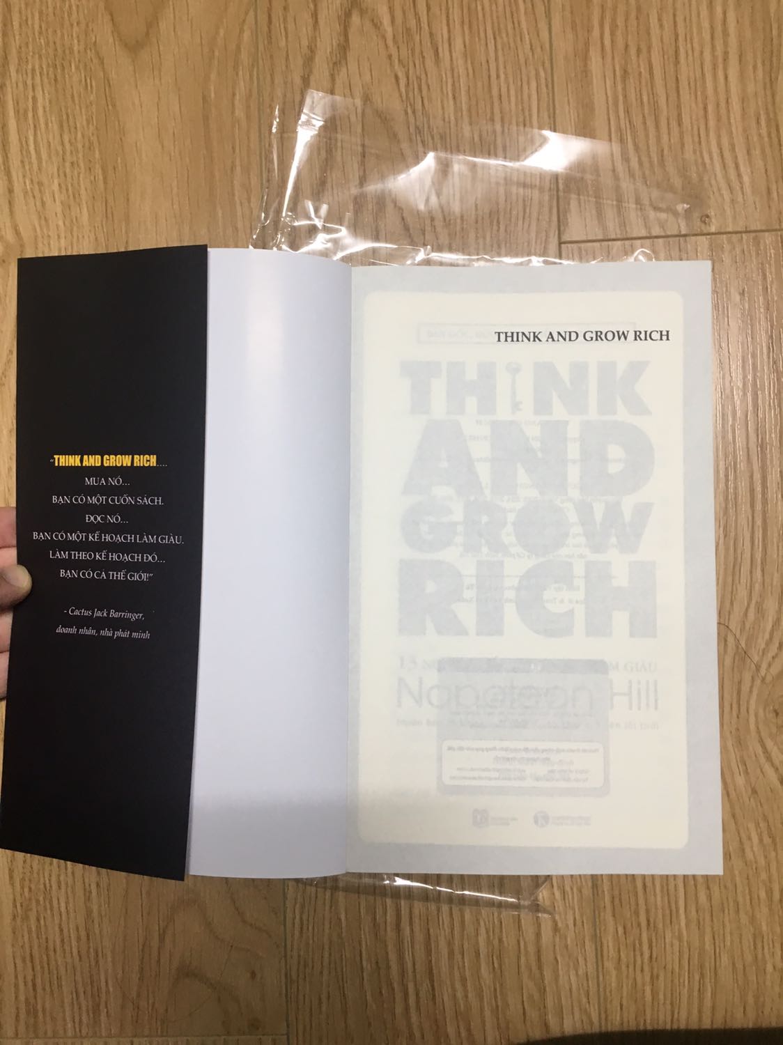 Bọc sách cẩn thận, chất lượng giấy khá, nội dung chưa xem nhưng nhìn chất lượng giấy và cách in ấn phát hành sách cảm giác yên tâm về nội dung.