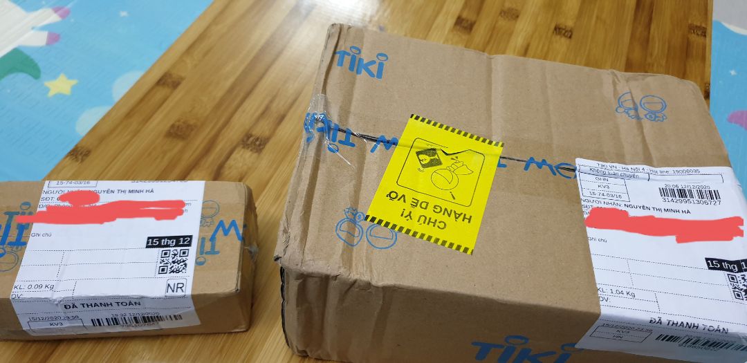 Sản phẩm được đóng gõi kỹ càng, cẩn thận. Sau 2 ngày dùng lõi từ màu trắng đã hơi có màu vàng chứng tỏ lọc có tác dụng. 
Tiki cần nhắc nhở bên bộ phận ship hàng. Hàng hóa bên trong dù đã được bọc lót kĩ nhưng cũng k nên quăng quật nhồi nhét khiến cho vỏ hộp bên ngoài bị móp méo. Ngày xưa không hề bị tình trạng như thế này, nhưng tầm khoảng 1 năm nay gói hàng của tiki đưa đến người mua hàng lần nào cũng bị móp méo. Sản phẩm được đóng gõi kỹ càng, cẩn thận. Sau 2 ngày dùng lõi từ màu trắng đã hơi có màu vàng chứng tỏ lọc có tác dụng. 
Tiki cần nhắc nhở bên bộ phận ship hàng. Hàng hóa bên trong dù đã được bọc lót kĩ nhưng cũng k nên quăng quật nhồi nhét khiến cho vỏ hộp bên ngoài bị móp méo. Ngày xưa không hề bị tình trạng như thế này, nhưng tầm khoảng 1 năm nay gói hàng của tiki đưa đến người mua hàng lần nào cũng bị móp méo.