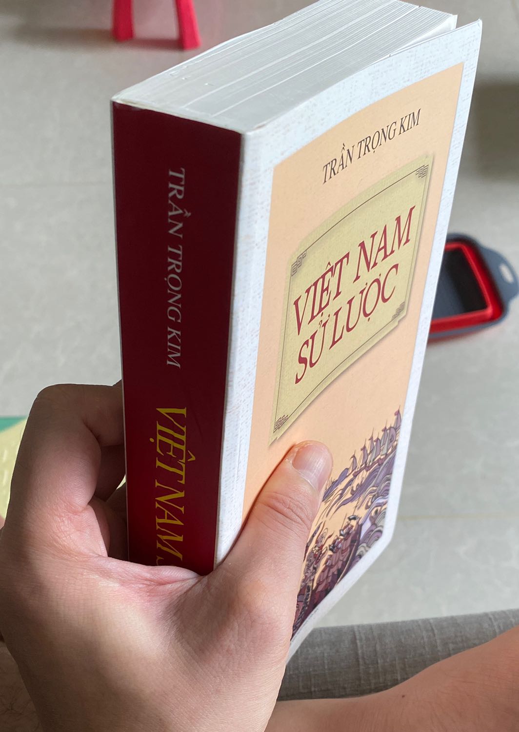 Sách in ấn khá tốt, giấy ok, nặng và dày, nhưng font chữ to mạch lạc, chưa đọc nhưng mục lục chi tiết, ngắn gọn dễ tìm hiểu