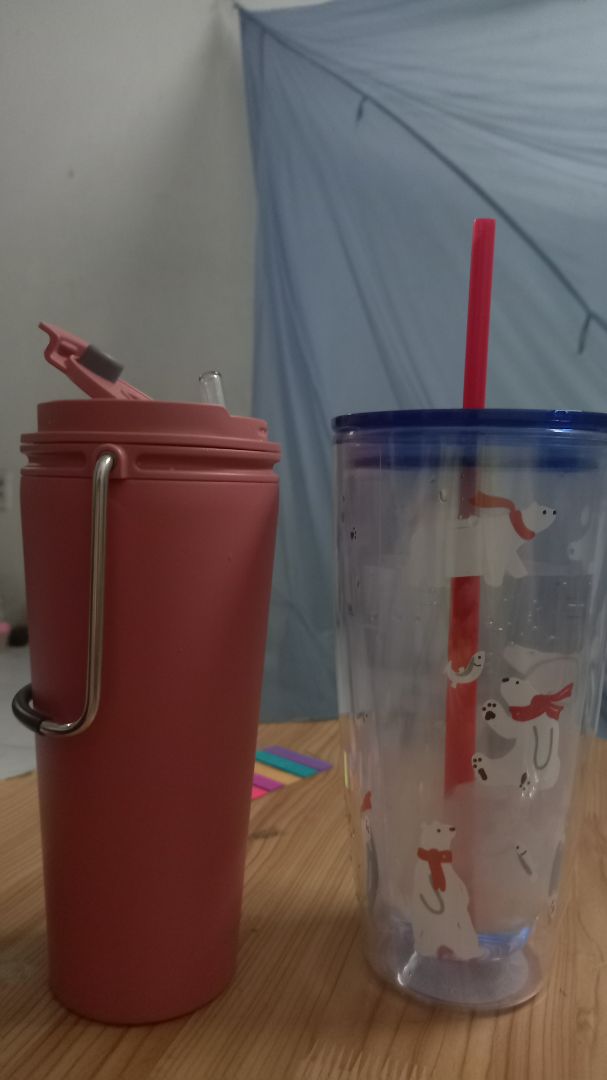 quá xinh ly, bự, không bị chảy nước bên ngoài khi để lạnh, giữ đá lạnh lâu nếu đậy nắp kín và đá đầy, khoảng 3 đến 4 tiếng quá xinh ly, bự, không bị chảy nước bên ngoài khi để lạnh, giữ đá lạnh lâu nếu đậy nắp kín và đá đầy, khoảng 3 đến 4 tiếng