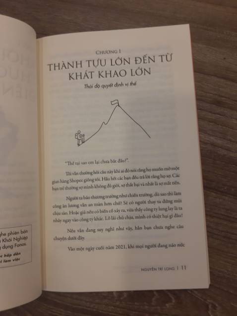 Sách rất phù hợp cho những người đang có ý định kinh doanh online và muốn bắt đầu một công việc mới như mình. Cách viết của tác giả gần gũi dễ hiểu, dễ đọc. Thích nhất là lúc quét mã nhận quà tặng tài liệu và khóa học rất nhanh. Sách viết khá thực tiễn, vào thẳng vấn đề. Không chỉ hữu ích cho những ai đang chuẩn bị kinh doanh online, kinh doanh offline như mình đọc cũng rất bổ ích. Tiki giao hàng siêu nhanh.