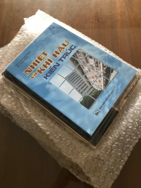 Nhà sách đóng gói cẩn thận, chuyên nghiệp, đặt hàng nhanh.