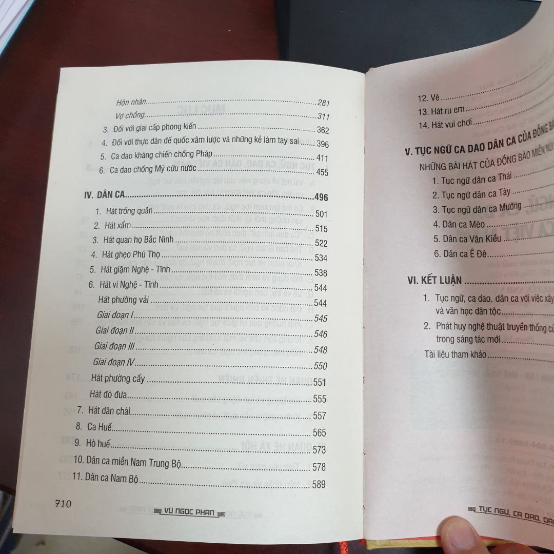 Sách hay. Qua nhiều lần chỉnh sửa và bổ sung cuốn sách đã hoàn thiện được phần nào những Tục ngữ, ca dao, dân ca hay của Việt Nam. Đặc biệt là tìm được gốc tích, hoàn cảnh ra đời và đôi khi là giải thích cặn kẽ việc sử dụng Tục ngữ, ca dao trong hoàn cảnh nào là phù hợp. Với một xã hội thông tin tràn gập như ngày nay, lượng thông tin đa chiều và nhiều nguồn, nhiều lĩnh vực mỗi ngày một tăng thì giá trị cuốn sách này càng phải nên đọc.