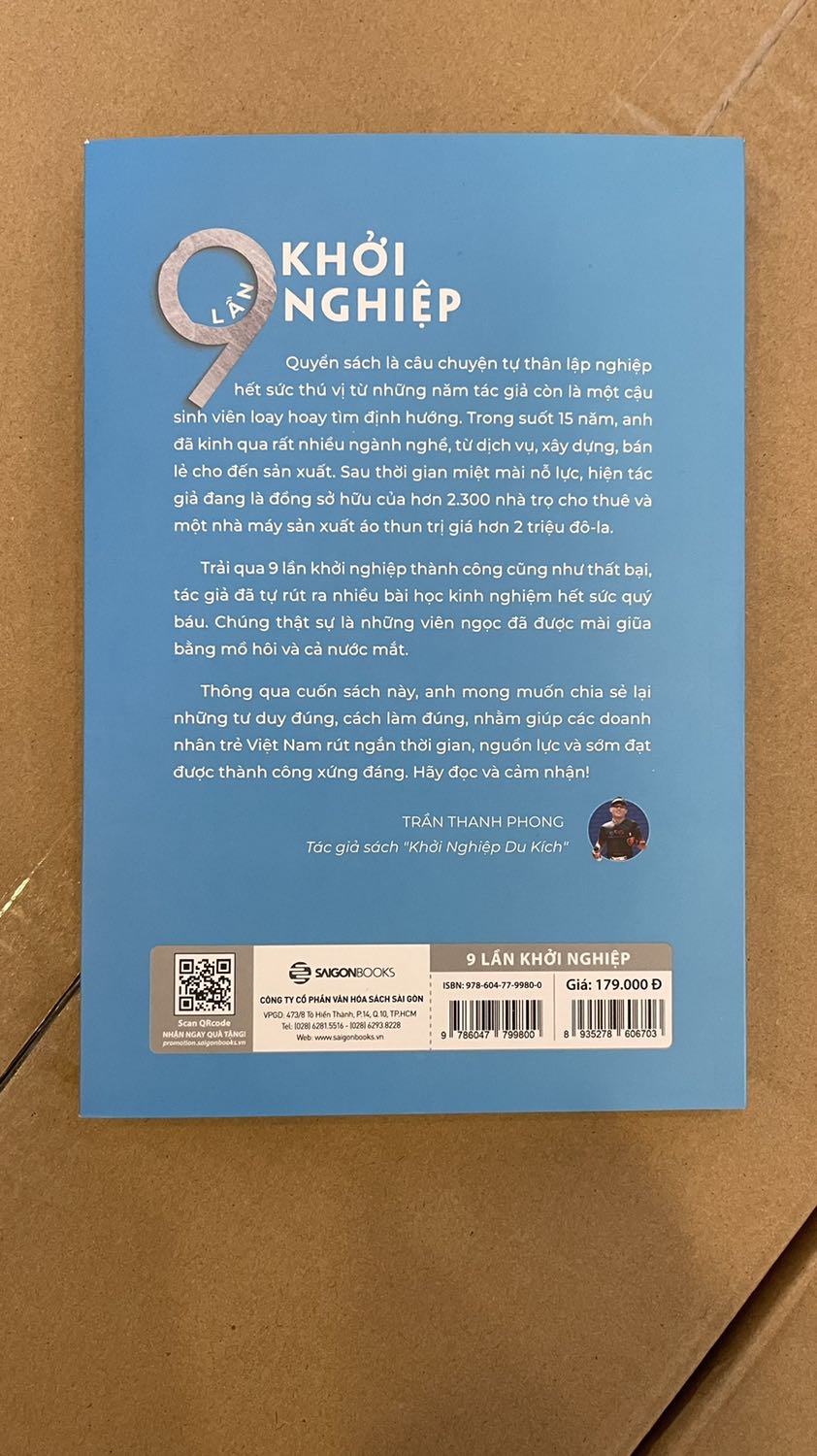 Sách kể chuyện khởi nghiệp chân thật, khác với các sách dịch kể chuyện doanh nhân thường rất lý tưởng hấp dẫn nhưng không gần gũi. Những câu chuyện và đúc kết thực tế như thế này giúp người đọc dễ liên tưởng rồi áp dụng cho công việc của mình. Câu chuyện máy in Thái Lan và chuyến đi Châu Âu rất thú vị, đầy cảm hứng. Khởi nghiệp luôn vất vả nhưng cũng là hành trình đáng để một lần bắt đầu. Bìa sách đẹp, giao hàng 2h rất nhanh.