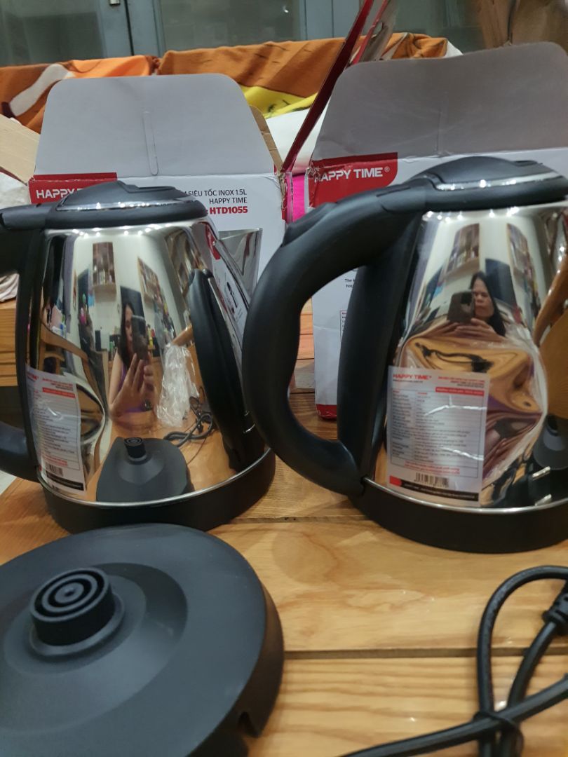 mới khui ra đã thấy móp méo rồi, cái thứ 2 cũng tệ như vậy luôn. Shop buôn bán có tâm 1 chút chứ, hàng móp méo mà cũng giao nữa?