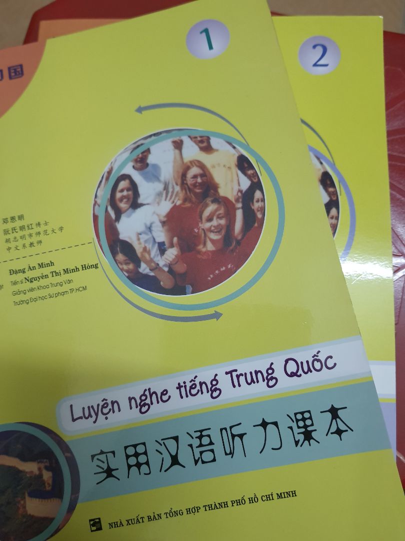Tiki giao hàng max nhanh. Sách mới, đẹp, đủ 3 đĩa CDs. Sách đặc biệt hữu ích cho các bạn trình độ sơ cấp  luyện nghe.