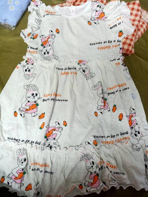 Vải mềm mịn, kiểu dáng đẹp, hình in dễ thương. Nên mua nới size ạ