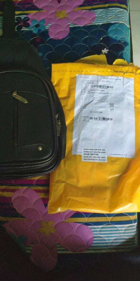 Túi rất đẹp, da dày, chắc chắn.
Mọi người nên thử , rẻ nữa, sài bên lắm, balo mua trước sài rất thích.