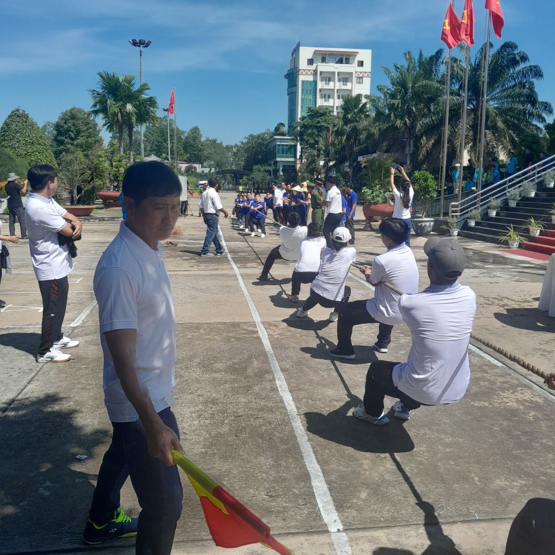 Khoang quá sắt khoang thông *** em kia luôn. Hàng chất lượng à nha.